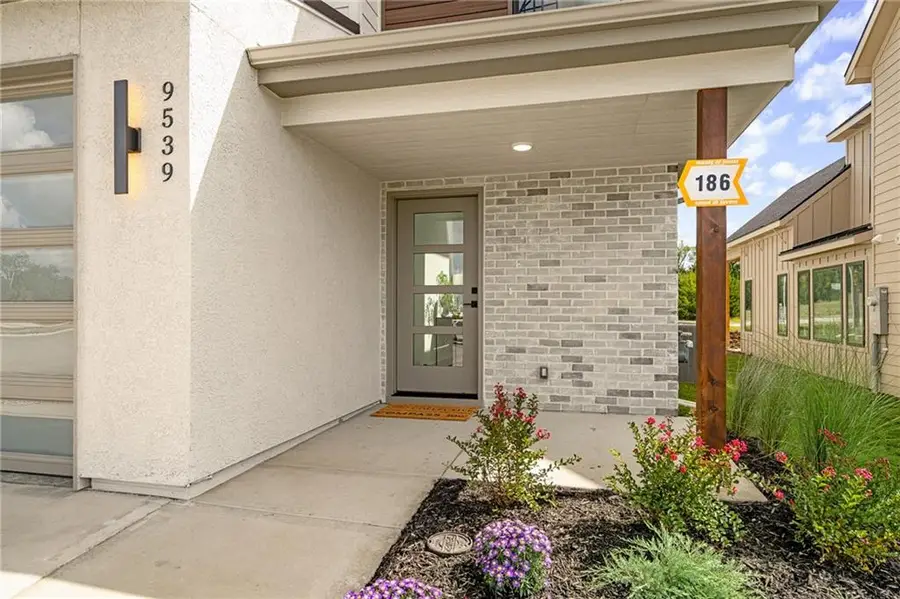 9603 Red Oak Drive, Lenexa, KS 66219 - #2