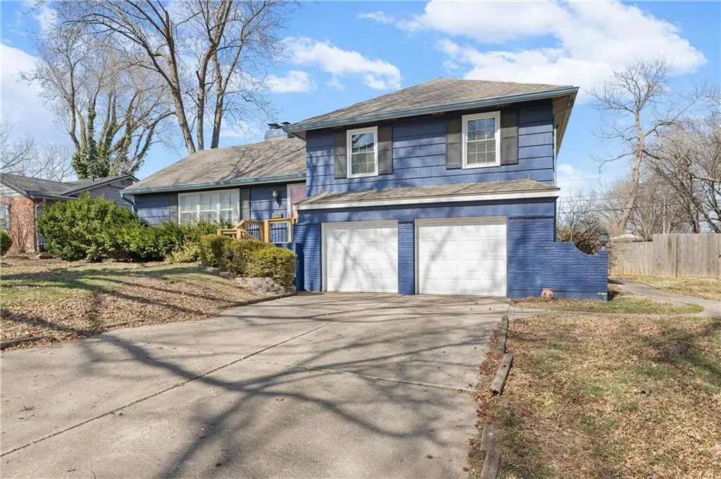 300 E 108th Terrace, Kansas City, MO 64114 - #1