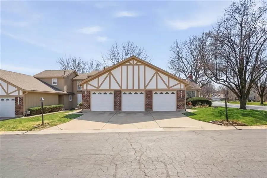 9985 Edelweiss Circle, Merriam, KS 66203 - #2