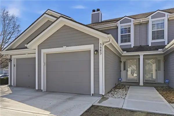 5683 NW Plantation Lane #194-B, Lee's Summit, MO 64064