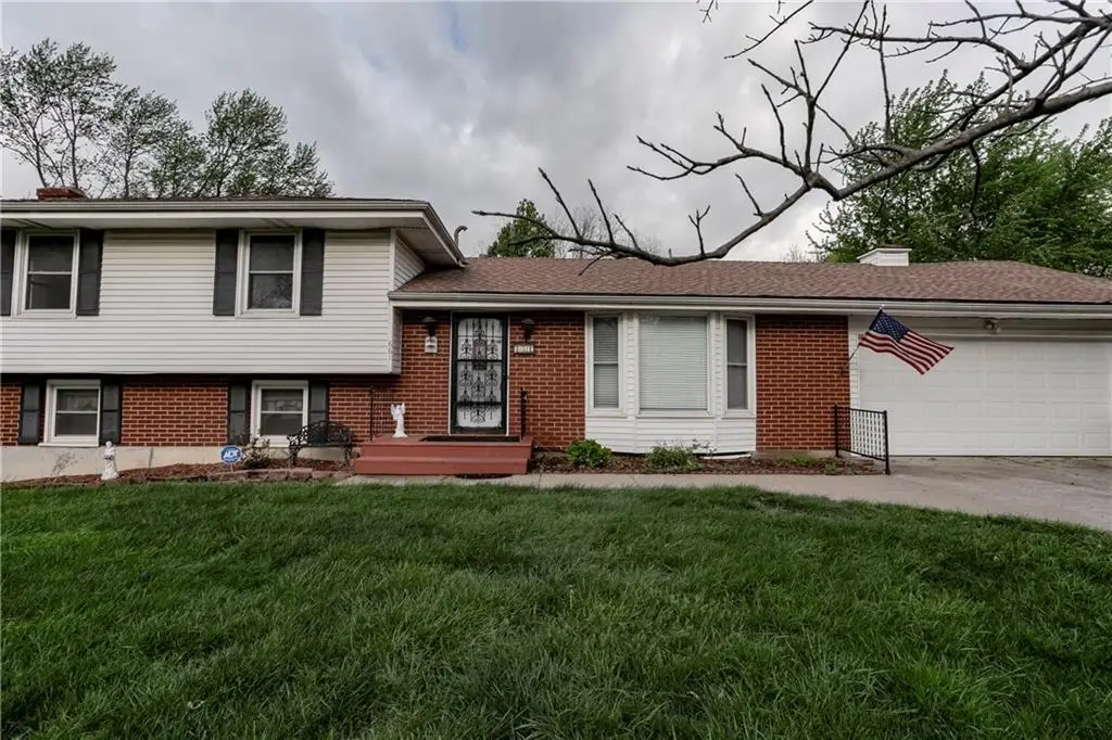 881 E 1st Street, Peculiar, MO 64078 - #1