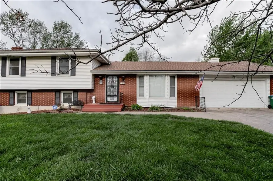 881 E 1st Street, Peculiar, MO 64078 - #2