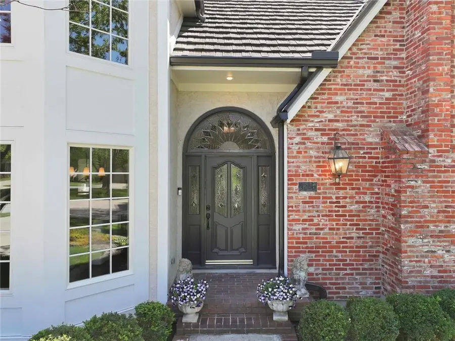 4245 W 124th Terrace, Leawood, KS 66209 - #2