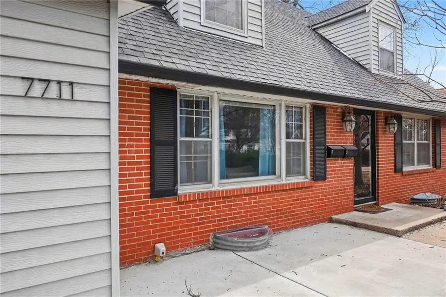 7711 Grand Avenue, Kansas City, MO 64114 - #3