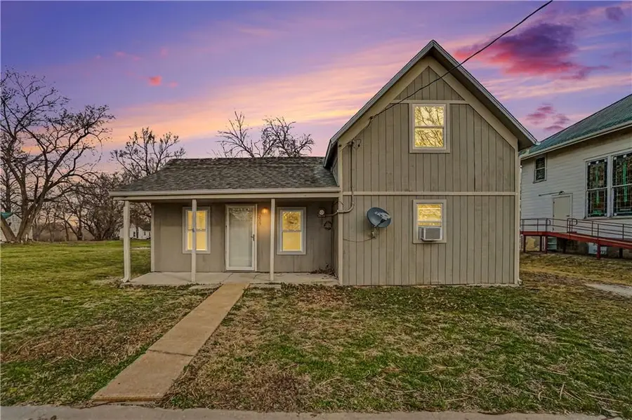 205 E 2nd Street, Winston, MO 64689 - #2