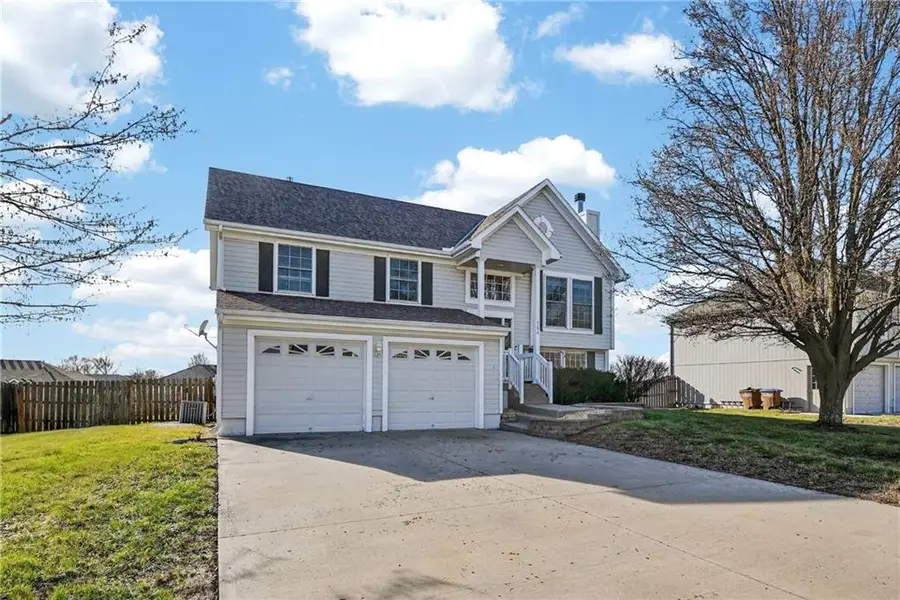 714 S Sunset Lane, Raymore, MO 64083 - #2