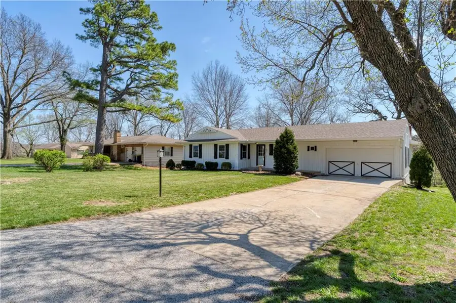 1409 E 108th Street, Kansas City, MO 64131 - #2