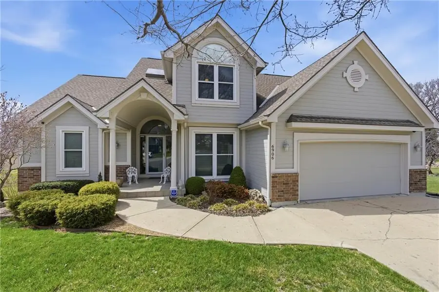 6906 N Bellefontaine Avenue, Gladstone, MO 64119 - #3