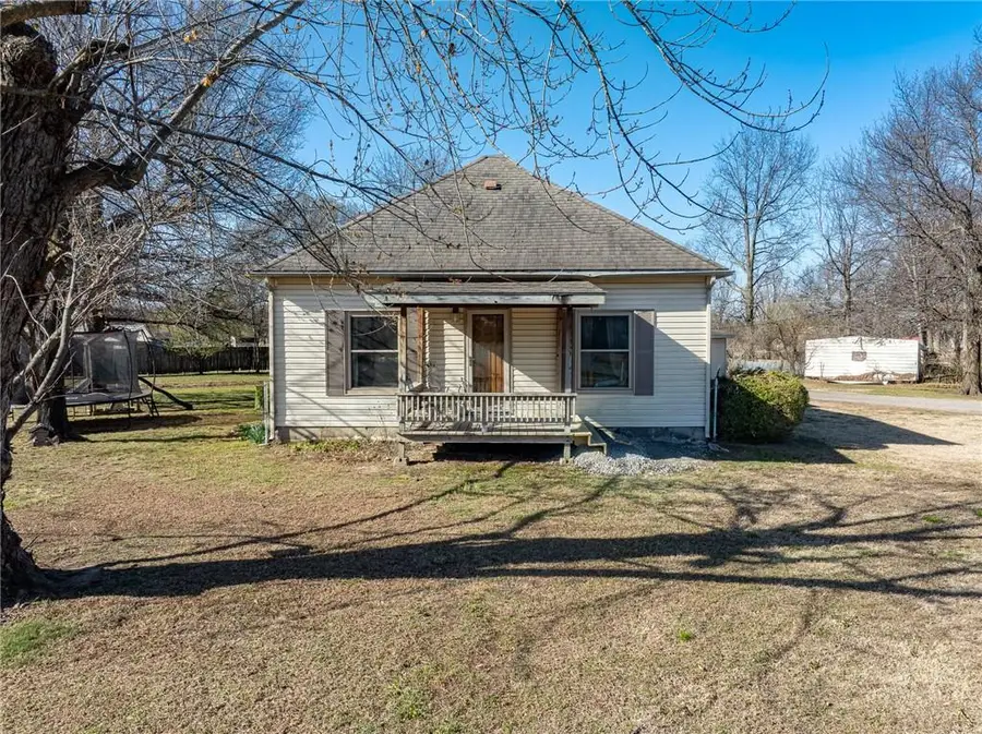 302 E 3rd Street, Scammon, KS 66773 - #2