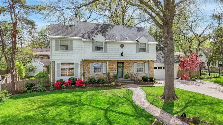 421 W 58th Street, Kansas City, MO 64113 - #2