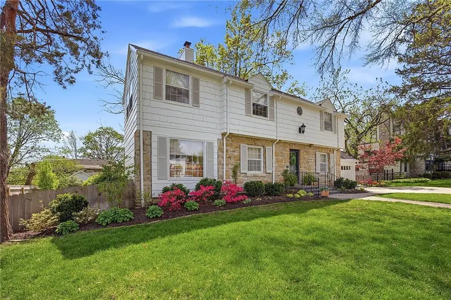 421 W 58th Street, Kansas City, MO 64113 - #3