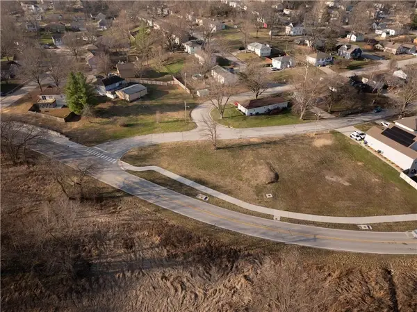 423 E Main Street, Smithville, MO 64089