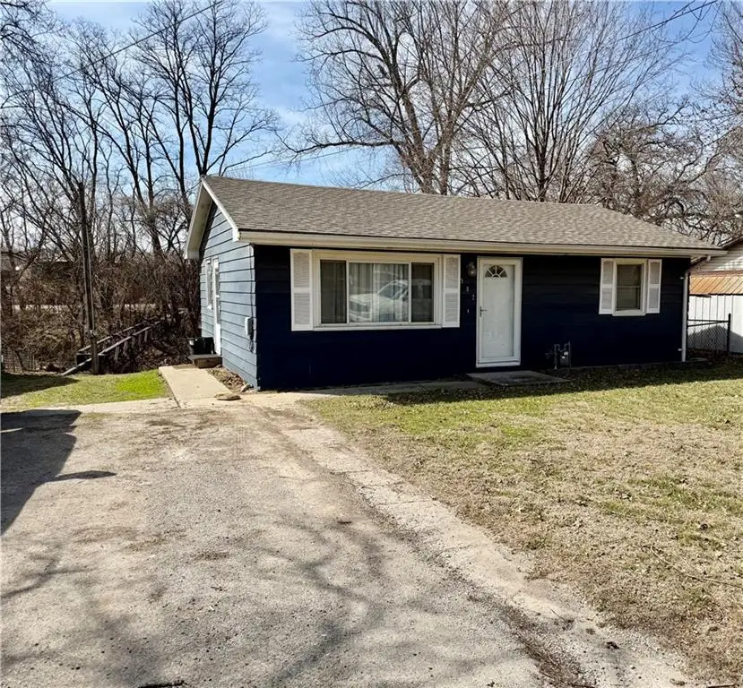 902 N 9th Street, Wathena, KS 66090 - #2