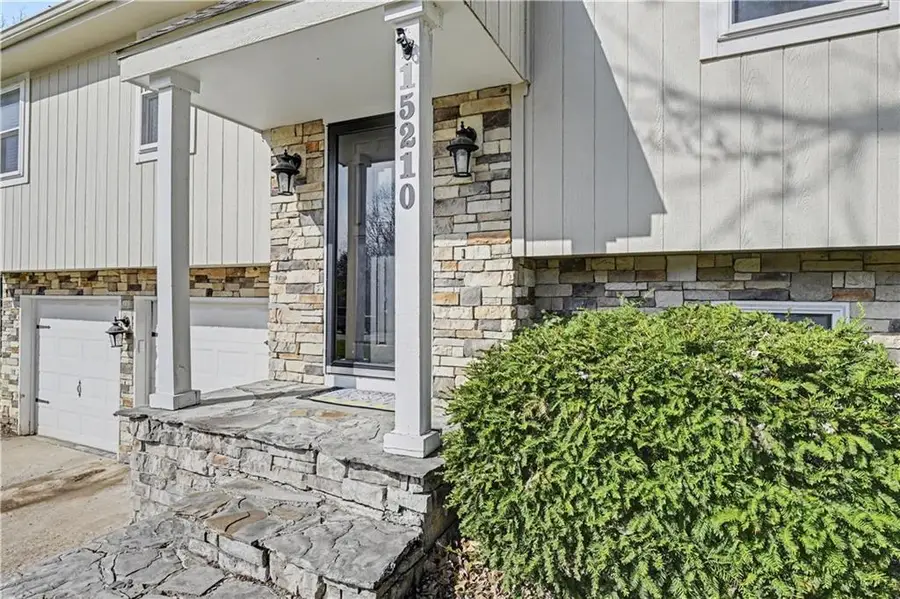15210 Navaho Drive, Olathe, KS 66062 - #3