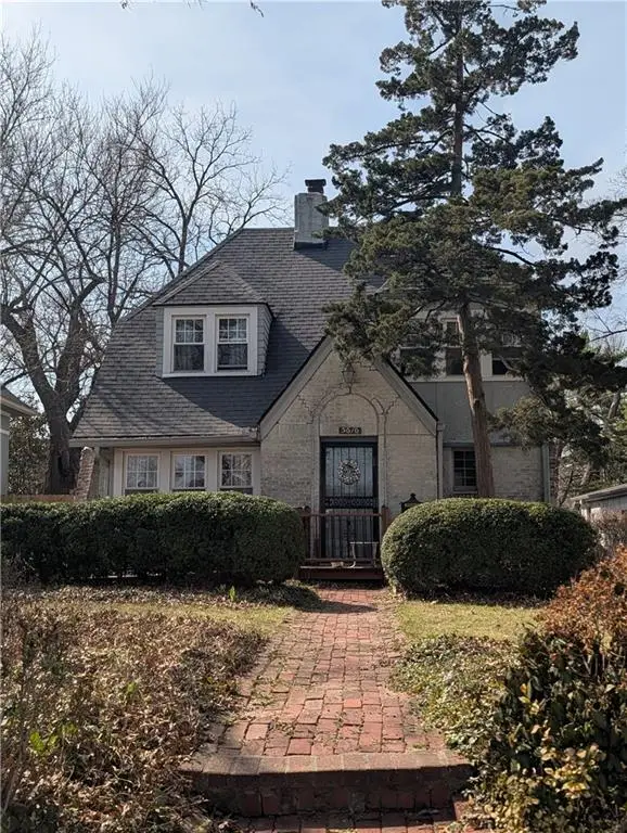 5616 Wyandotte Street, Kansas City, MO 64113