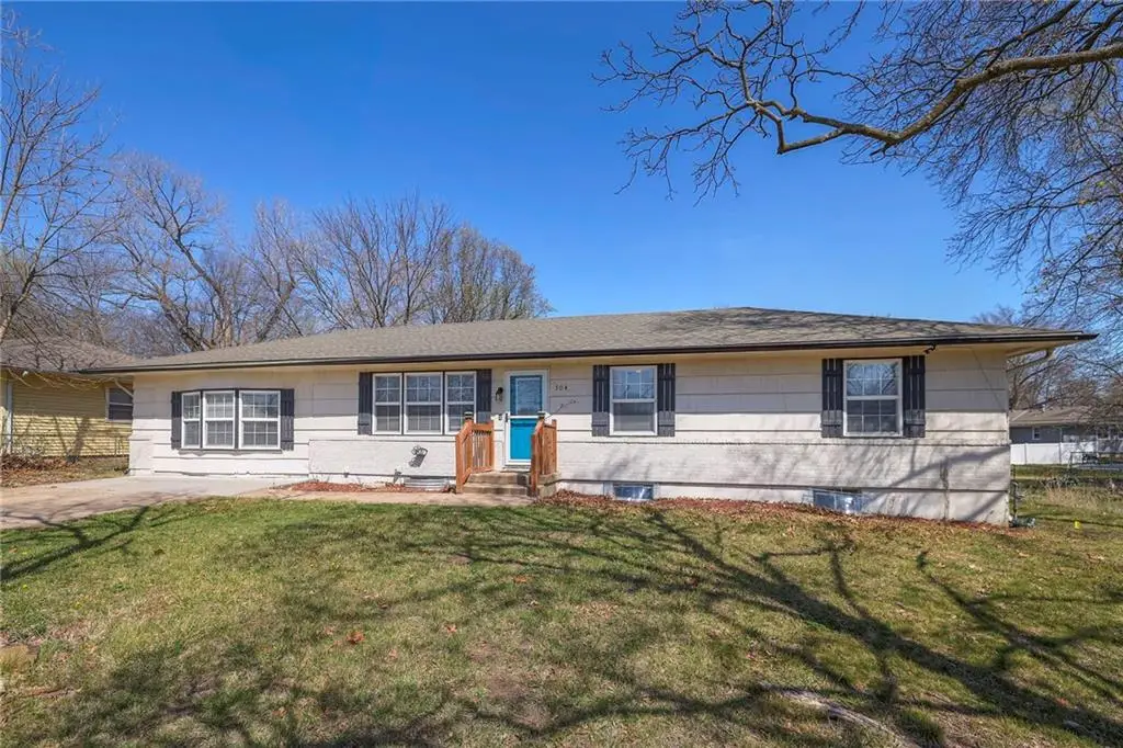 304 E South Street, Harrisonville, MO 64701 - #1