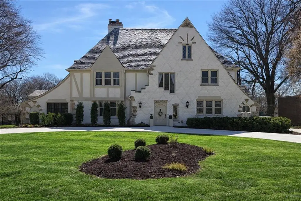 1239 W 63rd Street, Kansas City, MO 64113 - #1