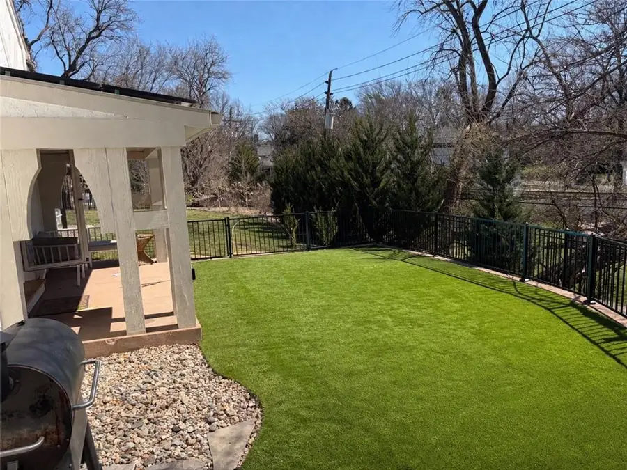 1239 W 63rd Street, Kansas City, MO 64113 - #3