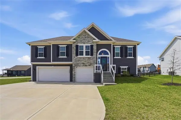 10202 N Quincy Avenue, Kansas City, MO 64156