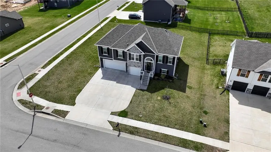 10202 N Quincy Avenue, Kansas City, MO 64156 - #2