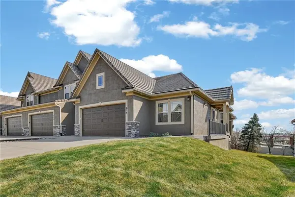 821 NE Lone Hill Drive, Lee's Summit, MO 64064