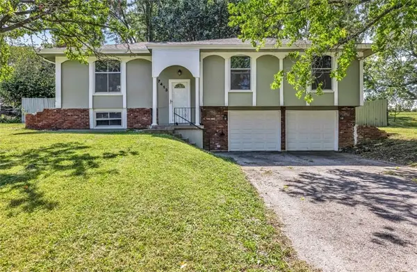 7413 Loma Vista Drive, Kansas City, MO 64138