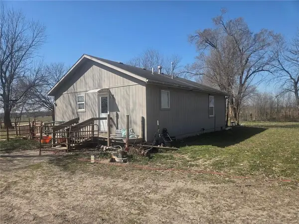 5528 W 367th Street, Louisburg, KS 66053
