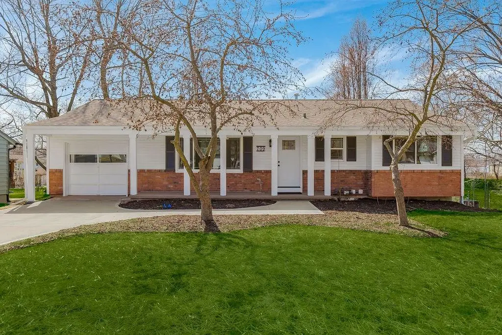 709 W Clay Street, Harrisonville, MO 64701 - #1