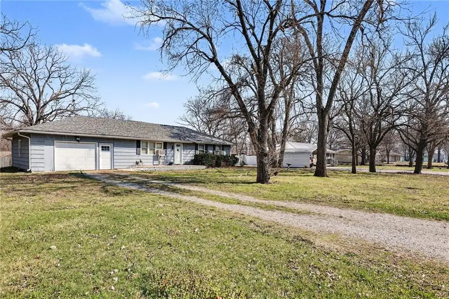 529 N 5th Street, Lacygne, KS 66040 - #2
