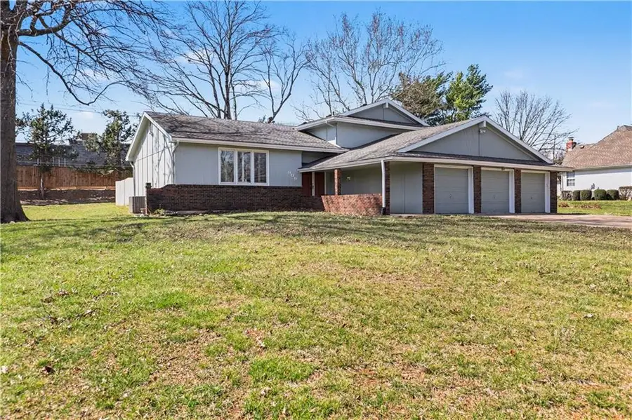 909 Tam O'shanter Street, Kansas City, MO 64145 - #3