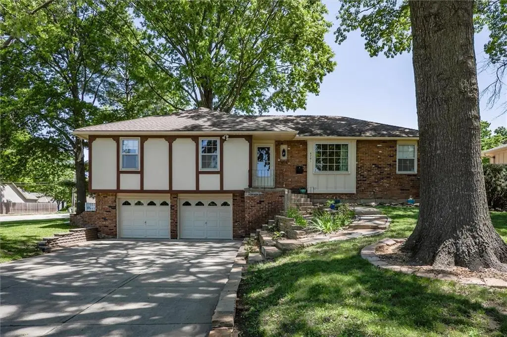 6701 Caenen Avenue, Shawnee, KS 66216 - #1