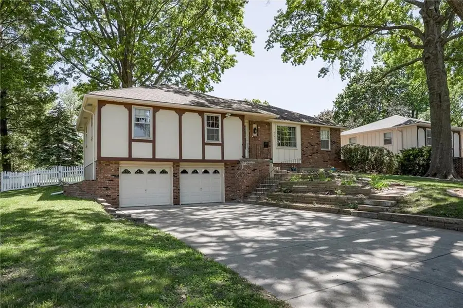 6701 Caenen Avenue, Shawnee, KS 66216 - #2