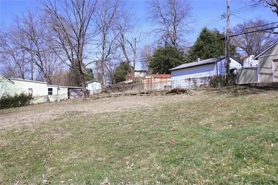 2911 S Sterling Avenue, Independence, MO 64052 - #2