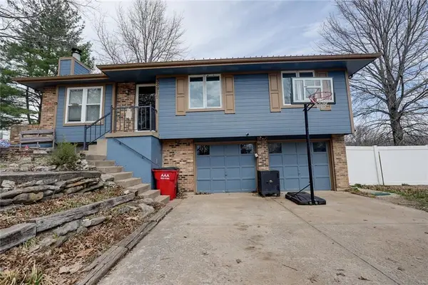 32910 E Oak Hill School Road, Oak Grove, MO 64075