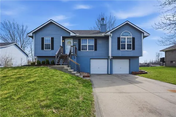 1305 Stonecrest Drive, Kearney, MO 64060