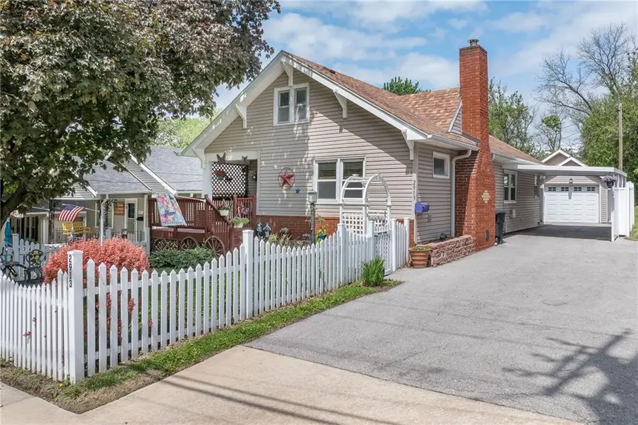 2913 Gene Field Road, Saint Joseph, MO 64506 - #2