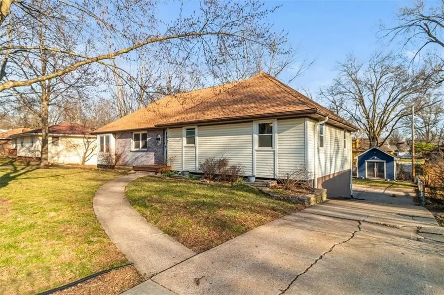 810 NE Chestnut Street, Lees Summit, MO 64086 - #3