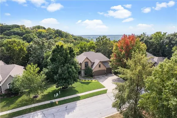 10514 River Hills Drive, Parkville, MO 64152