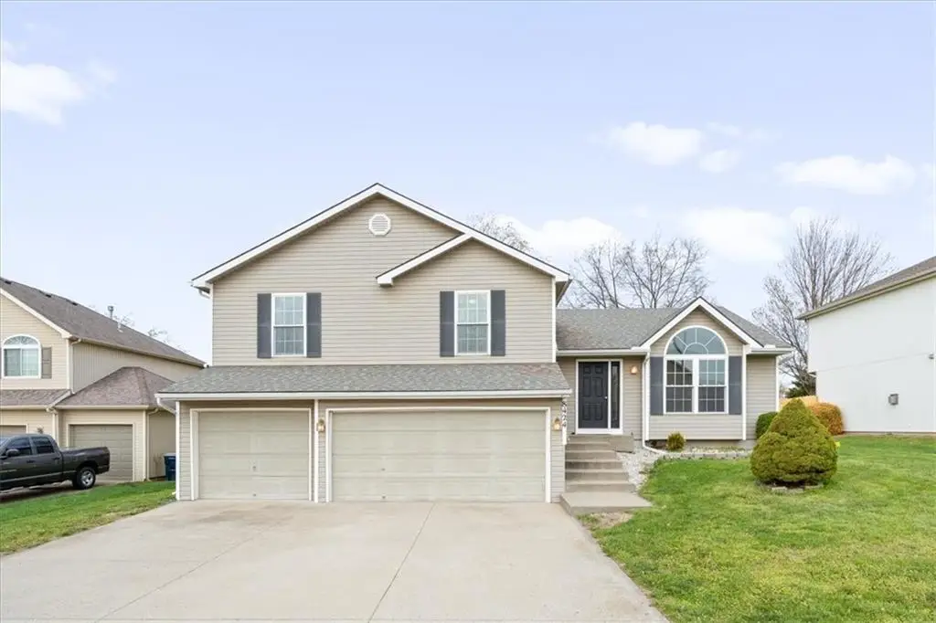 8424 N Winfield Avenue, Kansas City, MO 64153 - #1