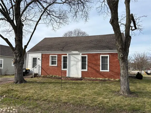 8 S Mulberry Street, Louisburg, KS 66053