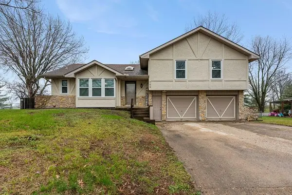 706 Ozark Short Line Street, Odessa, MO 64076