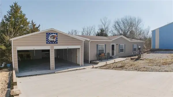 28810 Paradise Drive, Warsaw, MO 65355