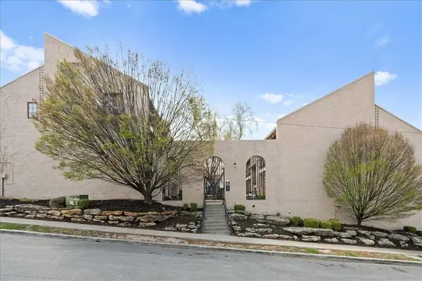 1111 W 46th Street #22, Kansas City, MO 64112