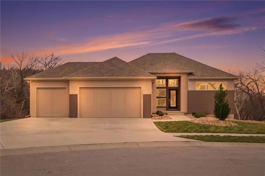 13426 Terrace Park Drive, Parkville, MO 64152 - #2