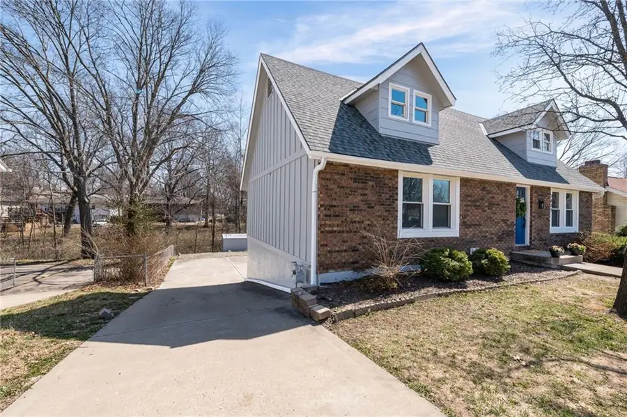 7637 N Stoddard Avenue, Kansas City, MO 64152 - #2