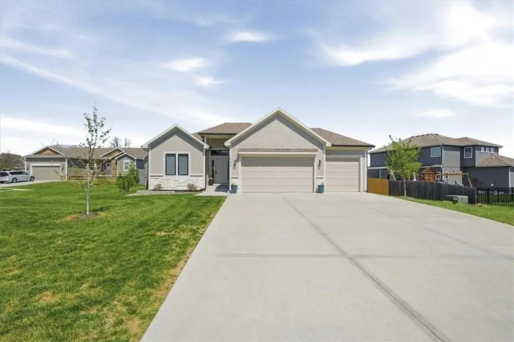 21010 W 225th Street, Spring Hill, KS 66083 - #1