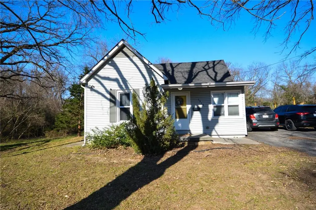 1510 S Vermont Avenue, Independence, MO 64052 - #1