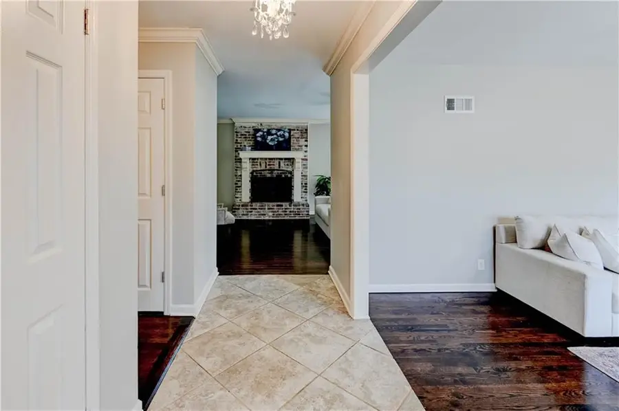 10708 Saint Catherines Lane, Kansas City, MO 64137 - #2