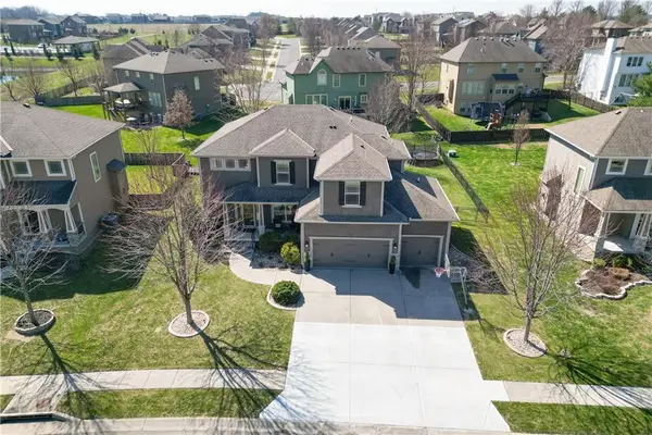 104 SW Shores Drive, Lee's Summit, MO 64064