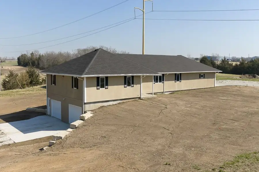 18846 182nd Street, Tonganoxie, KS 66086 - #2